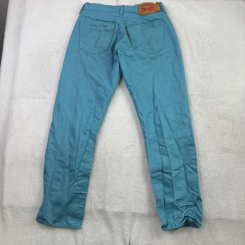 Levis **colors may